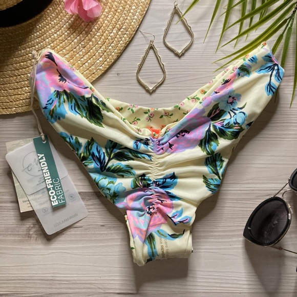 Maaji • Reversible Floral Cinched Cheeky Bikini Bottoms 👙🌴 - Picture 6 of 9